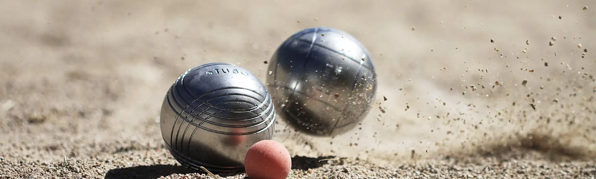 Boules de pétanque sur le terrain du club Le Motty à Ecublens